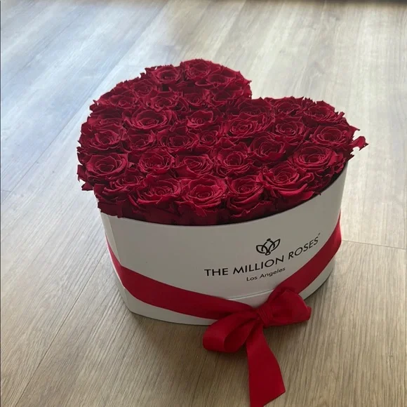 Heart Box with Red Roses, The Million Roses - Picture 2 of 5